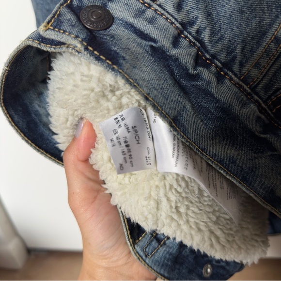 Levi's Blue Jean Jacket with cozy Sherpa  Collar - Picture 5 of 6
